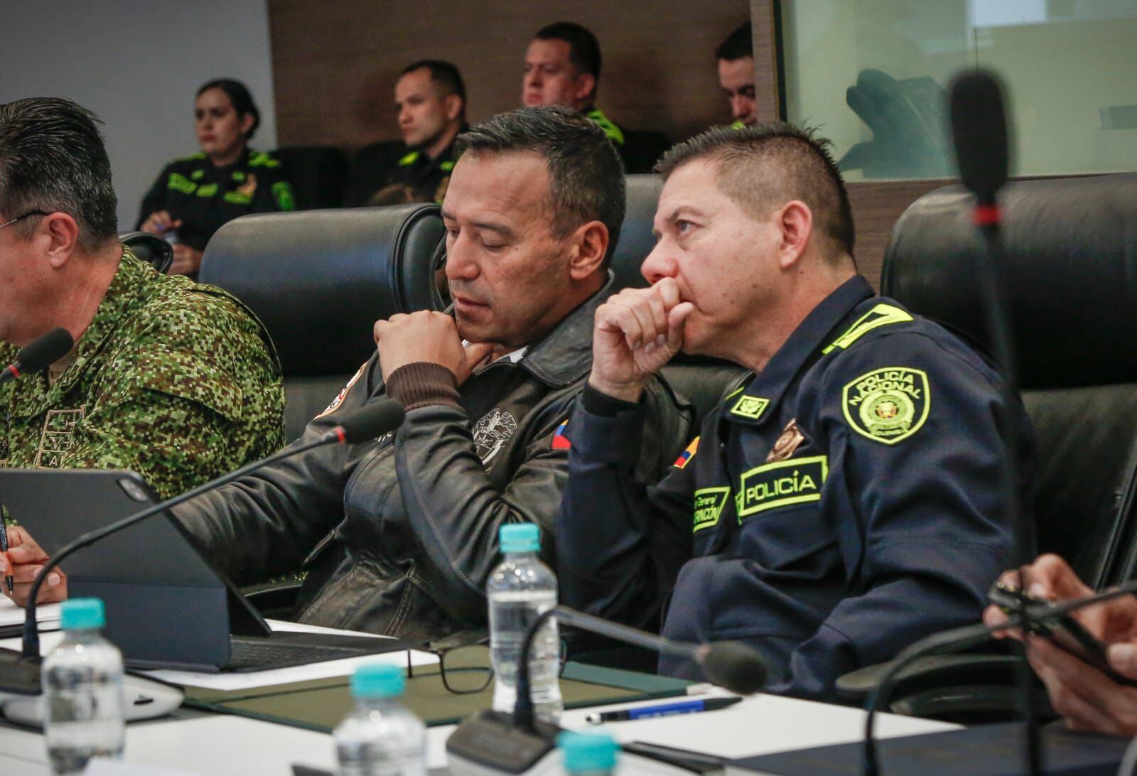 Pedro Sánchez, ministro de Defensa, junto al director de la Policía Nacional, el general William Rincón. Foto: suministrada.