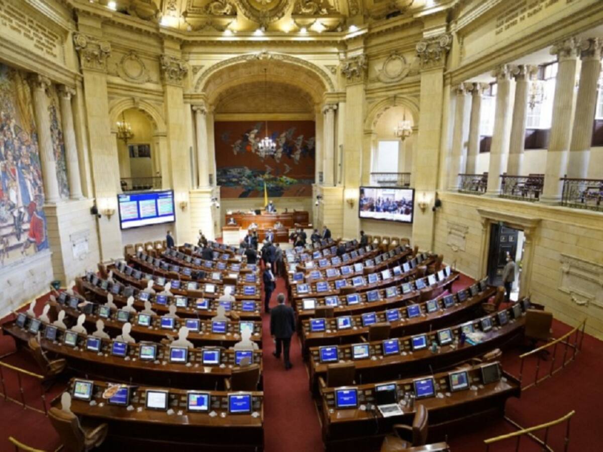 Congresistas respaldan decisión del presidente Gustavo Petro de intervenir la CREG