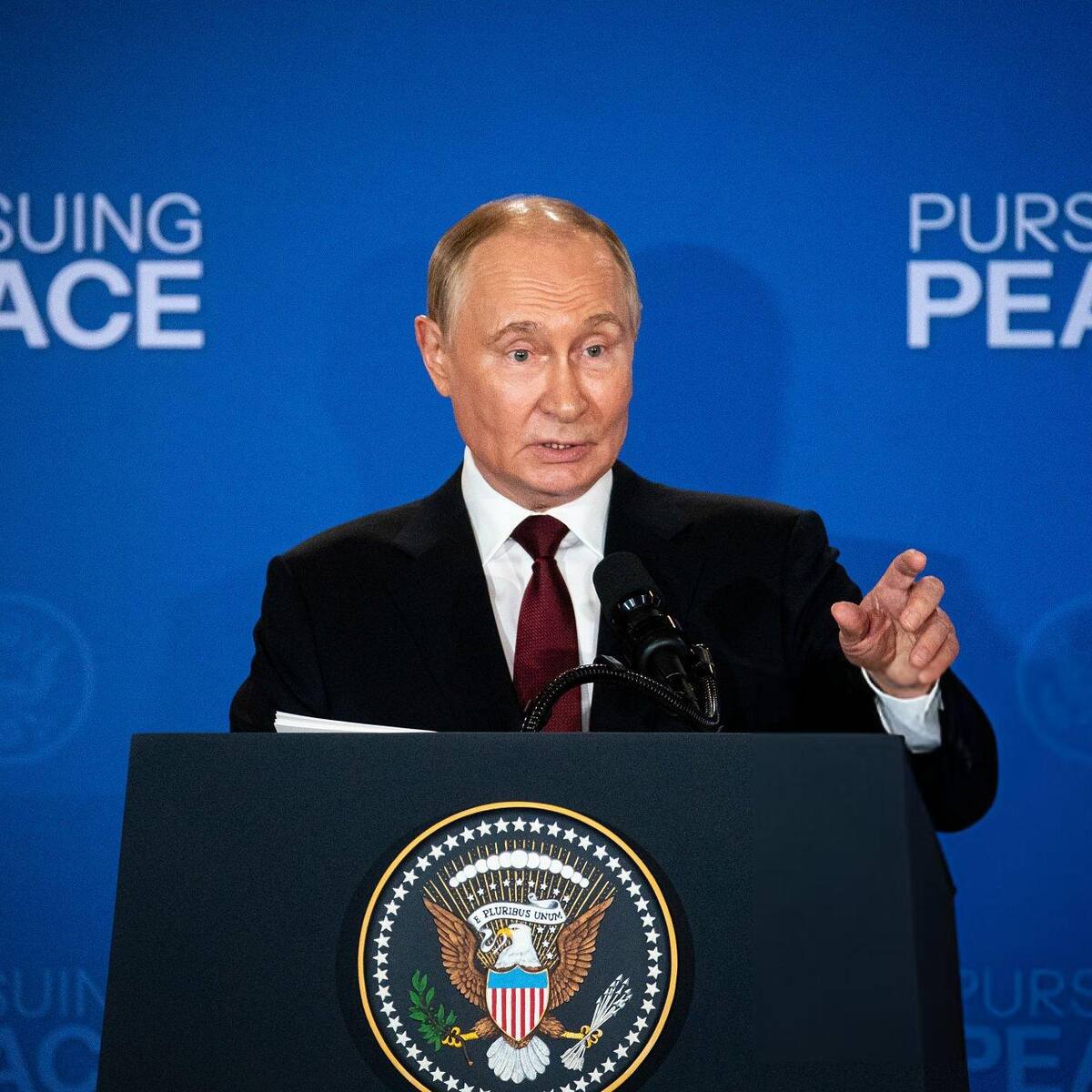 Putin espera que con ayuda de Trump se acabe la guerra y apoyó garantías de seguridad a Ucrania