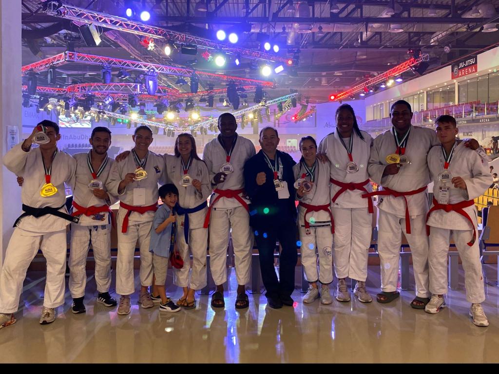 Integrantes de la Selección Colombia de Jiujitsu en el mundial de la disciplina, en Abu Dabi 2022. Foto: @jiujitsucolombia