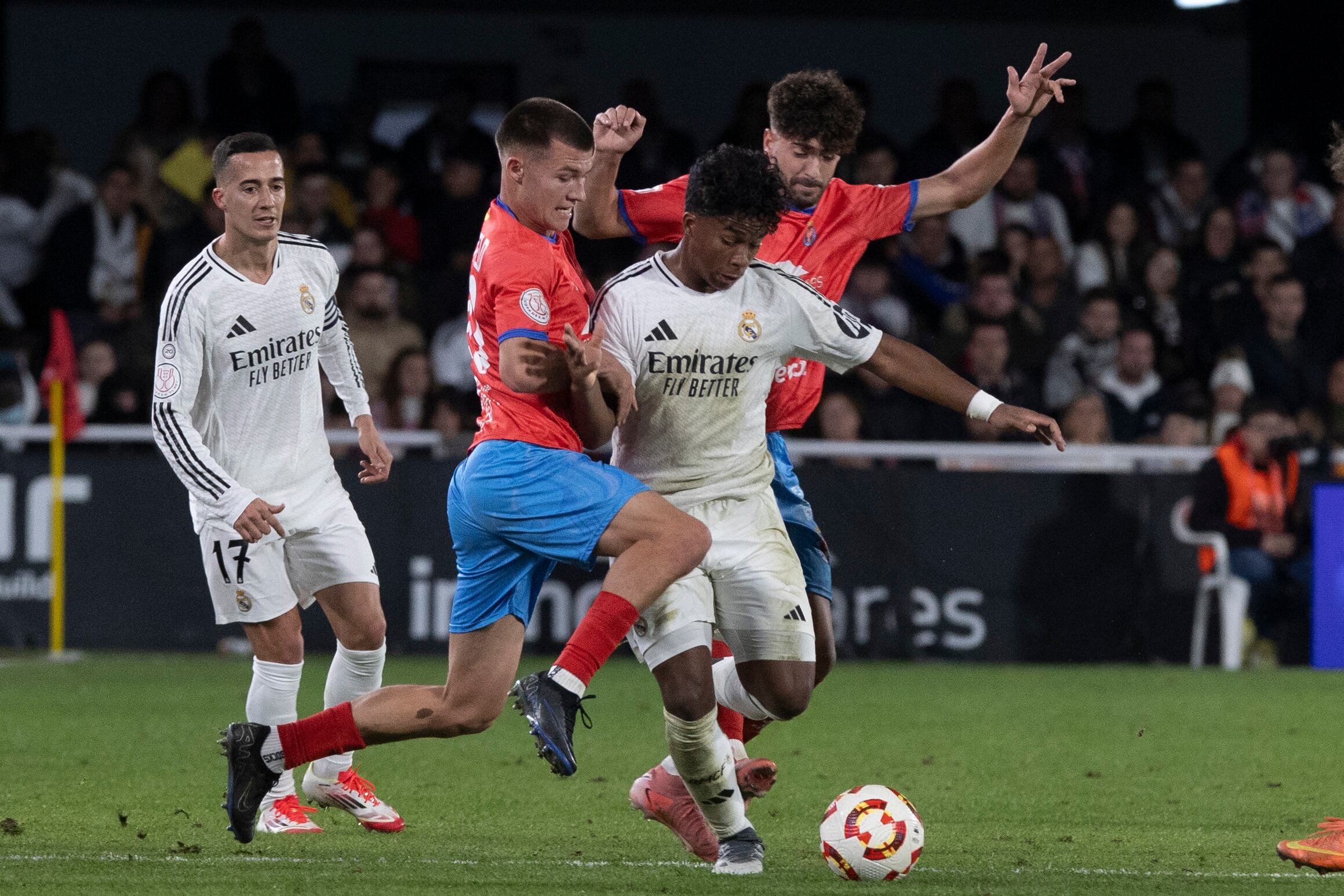 Real Madrid y Deportiva Minera. FOTO: EFE/Marcial Guillén