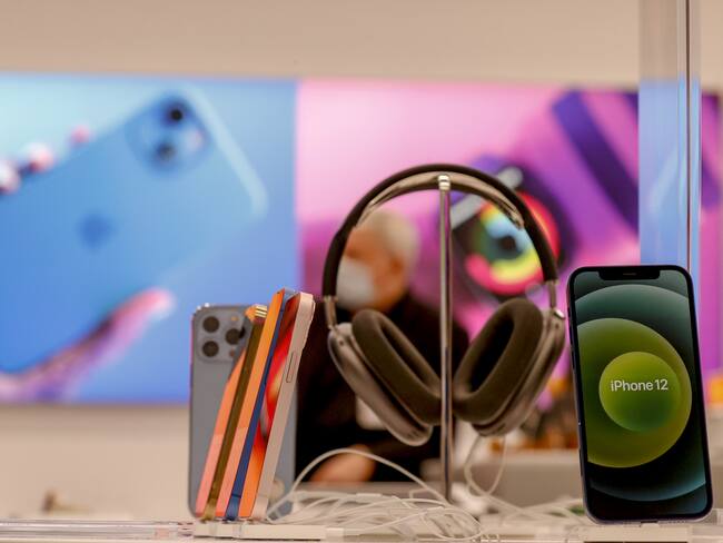 Apple venderá piezas originales para que las personas reparen su iPhone desde casa