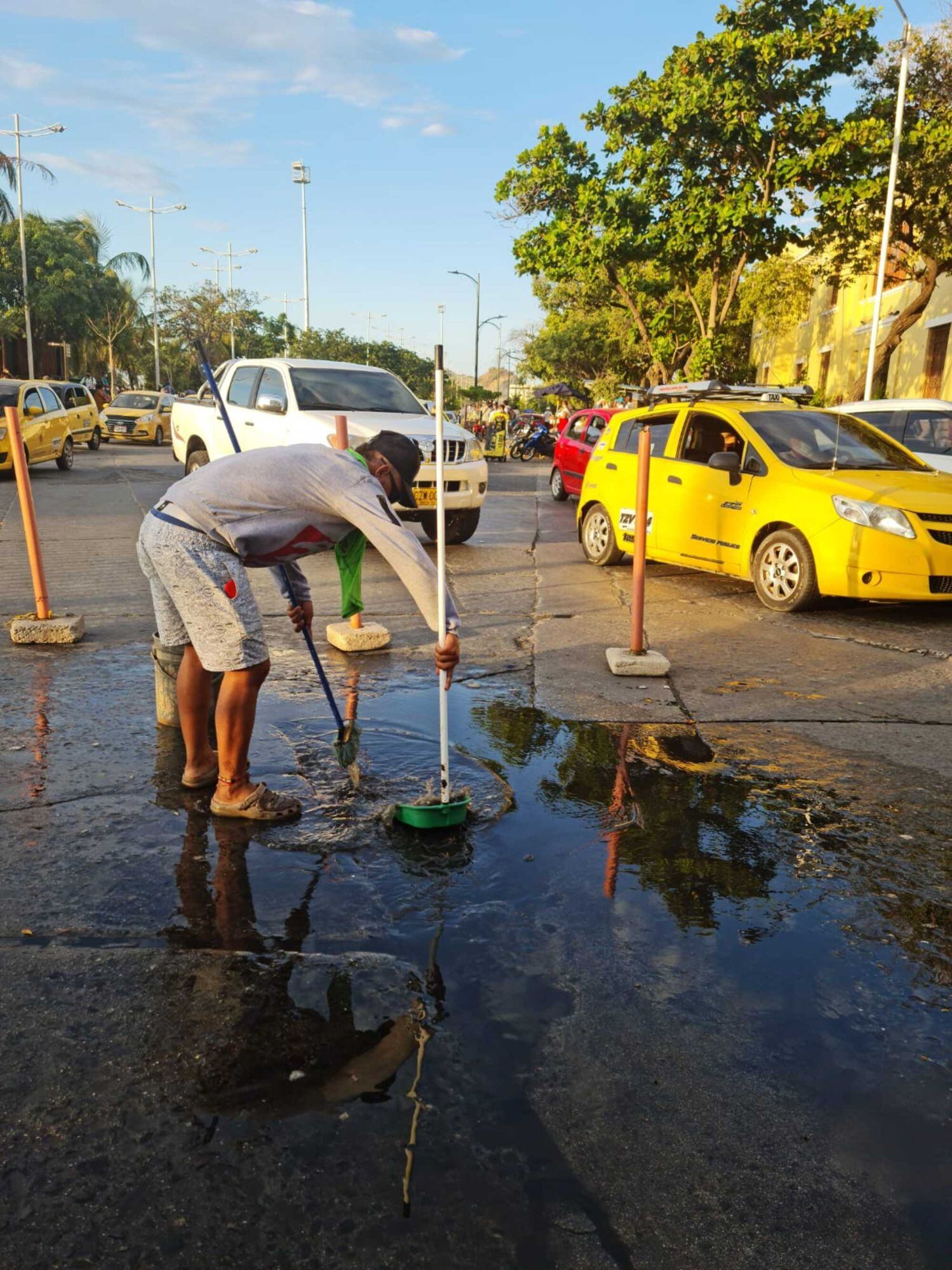 Rebosamiento de aguas negras en la ciudad/ Iván Calderón