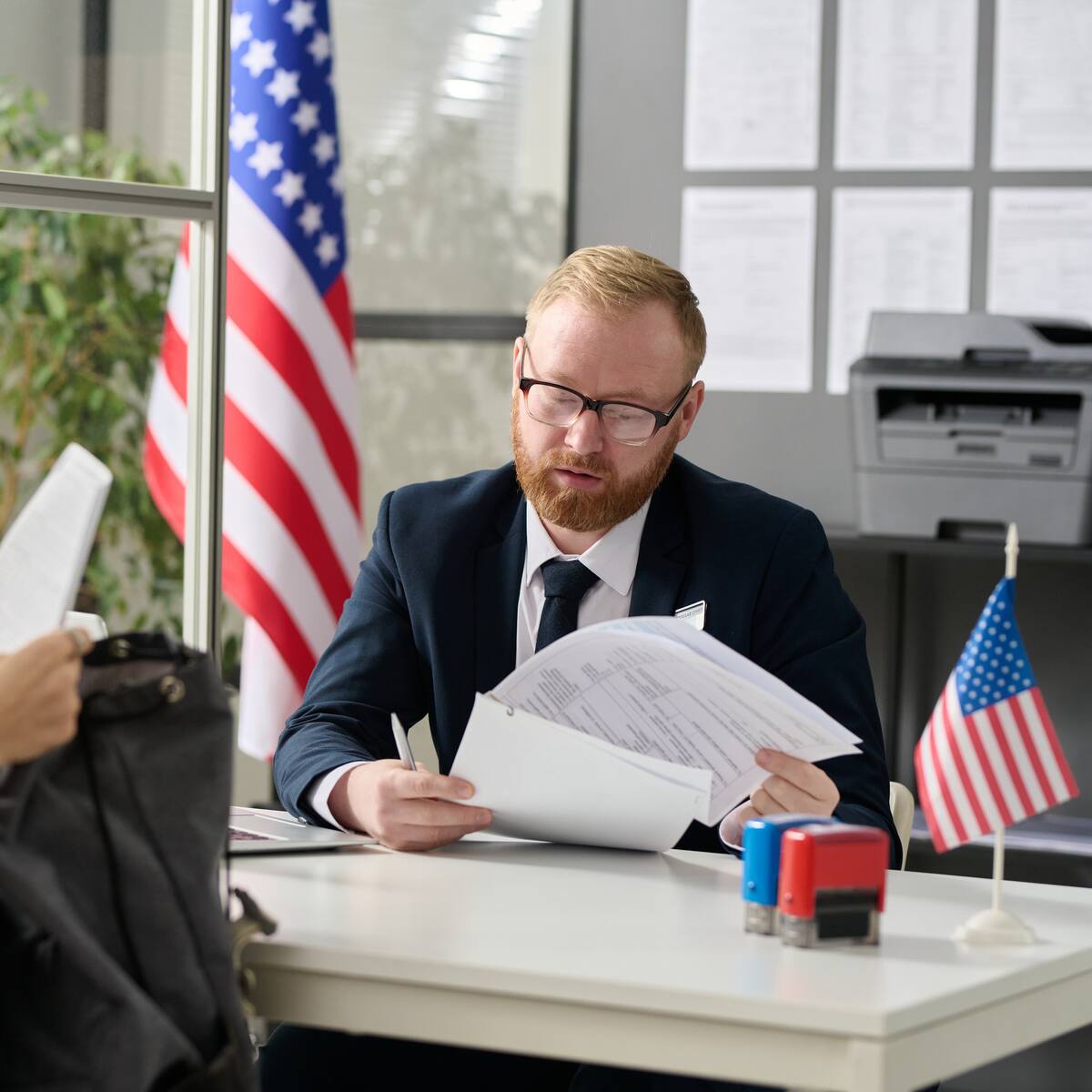 ¿Qué beneficios tiene una persona que pide asilo en Estados Unidos?