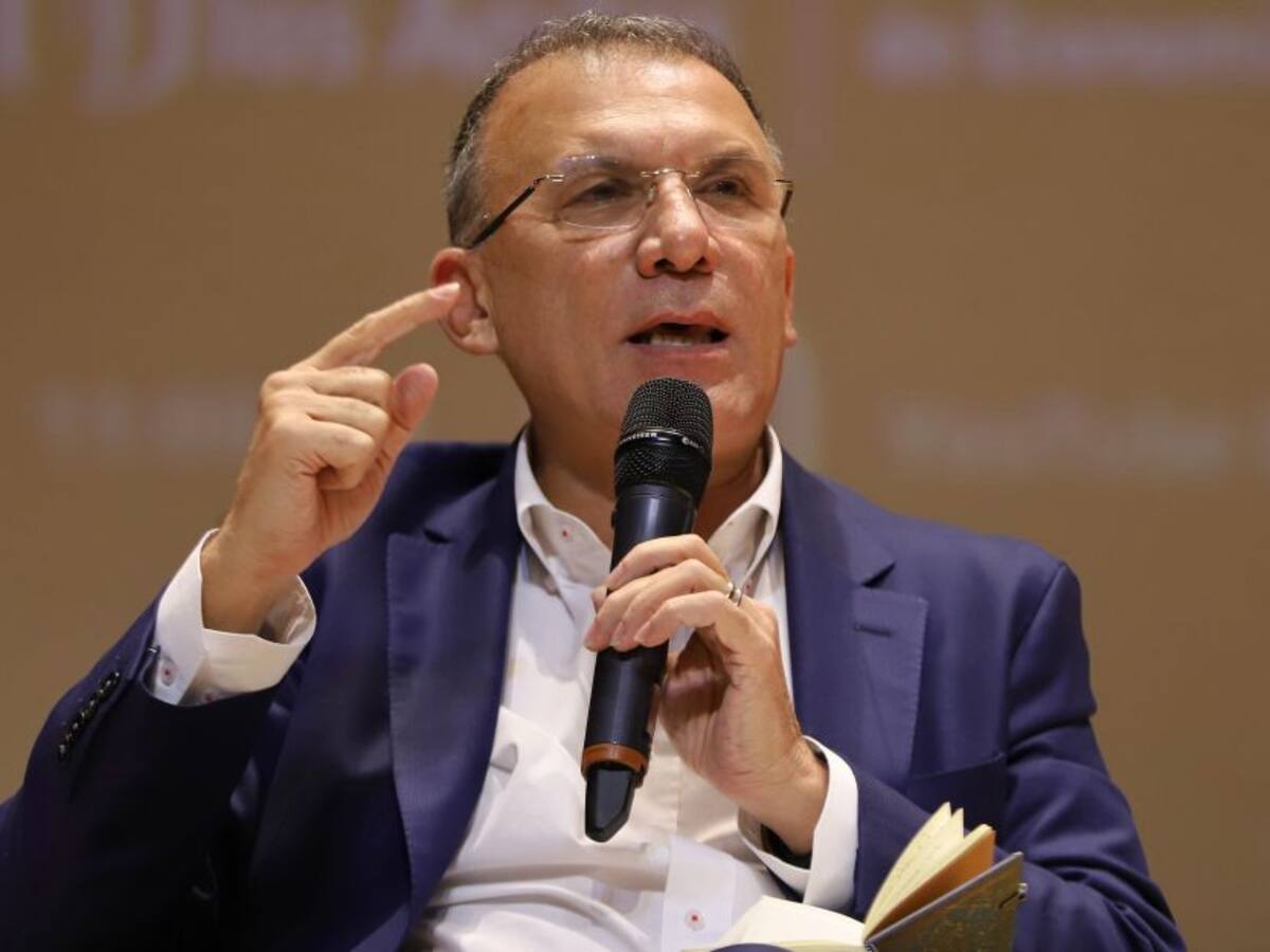 Presidente del Senado pide a congresistas no consumir licor en viajes de trabajo