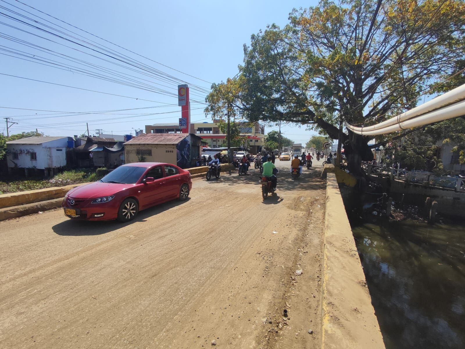 Habilitan paso por el puente sobre el Caño Chimalito en Lorica, Córdoba. Foto: prensa Alcaldía Lorica.