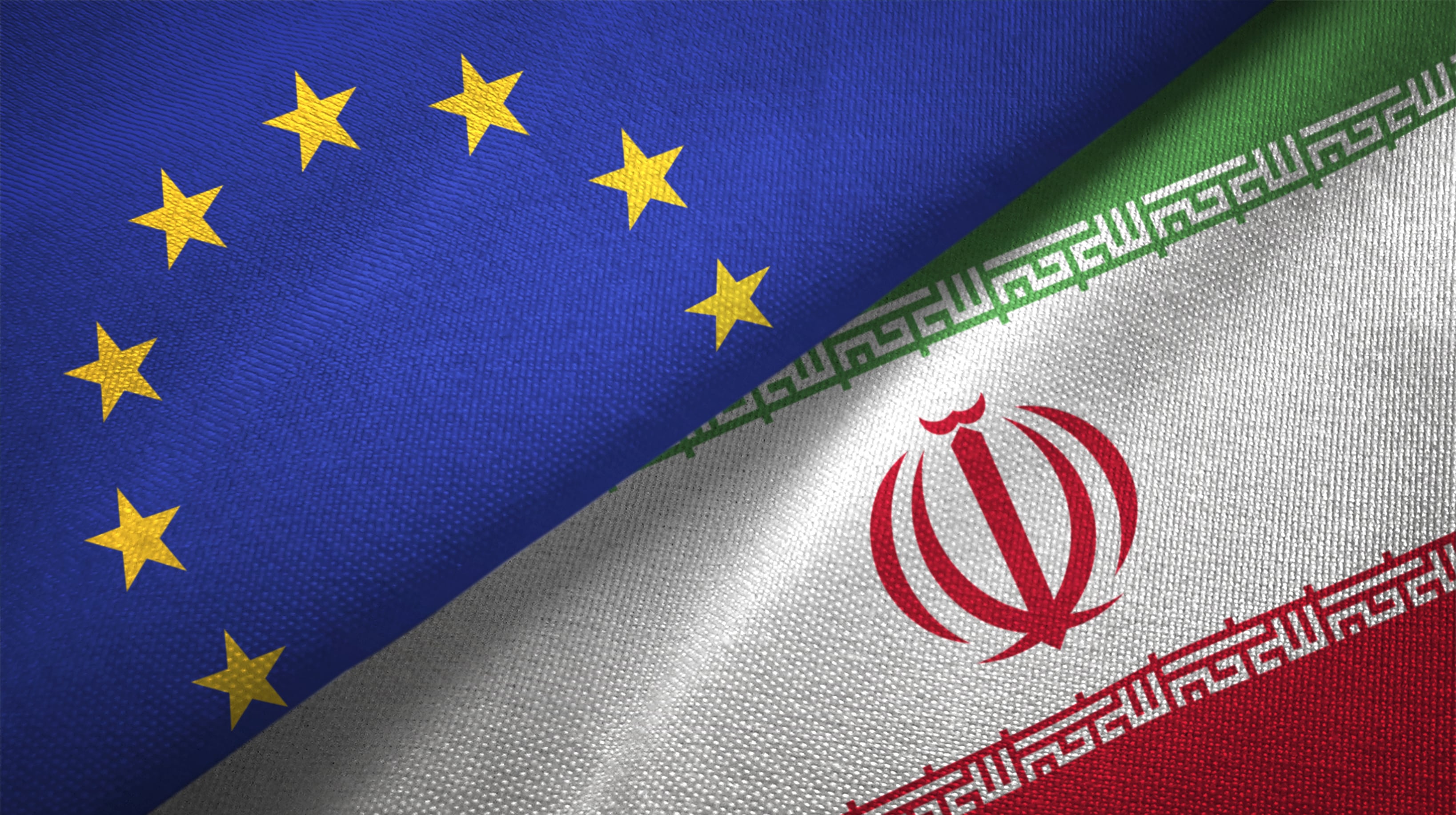 Banderas de la Unión Europea e Irán. Foto: Getty Images