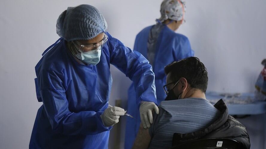 Minsalud anuncia inicio de vacunación para mayores de 25 años. Foto: Colprensa