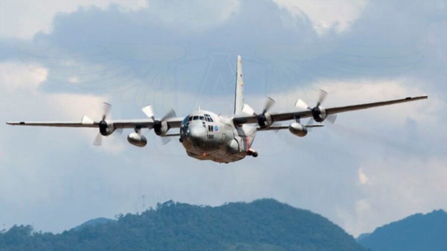 La FAC explica que había hundimiento en la pista y el tren izquierdo de la aeronave Hércules C-130 quedó atrapado en el asfalto. Foto: Fuerza Aérea Colombiana