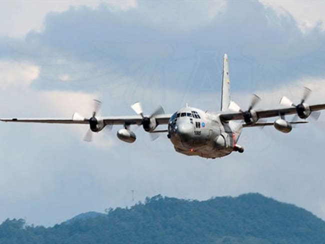 La FAC explica que había hundimiento en la pista y el tren izquierdo de la aeronave Hércules C-130 quedó atrapado en el asfalto. Foto: Fuerza Aérea Colombiana