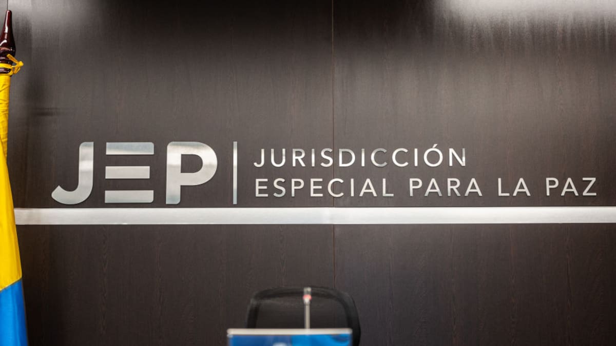 Acusan a forense de la JEP de trato misógino y autoritario