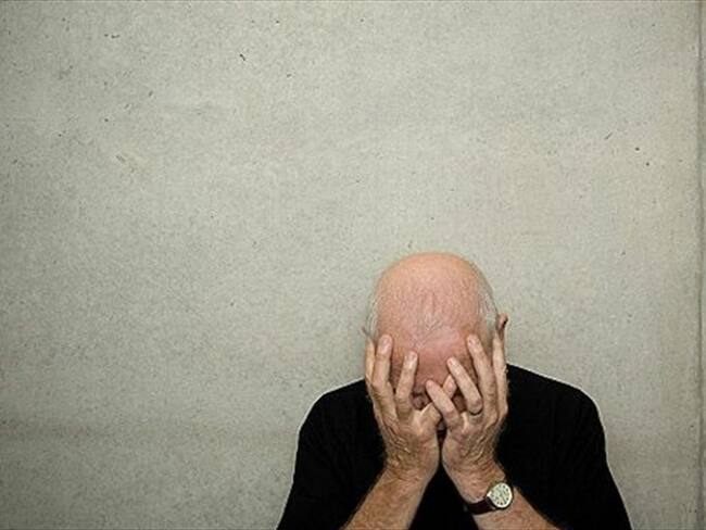 manImage copyrightThinkstock Image caption Muchas gente se asusta cuando ve sangre en sus heces, pero la mayoria de veces no es grave. Foto: BBC Mundo.