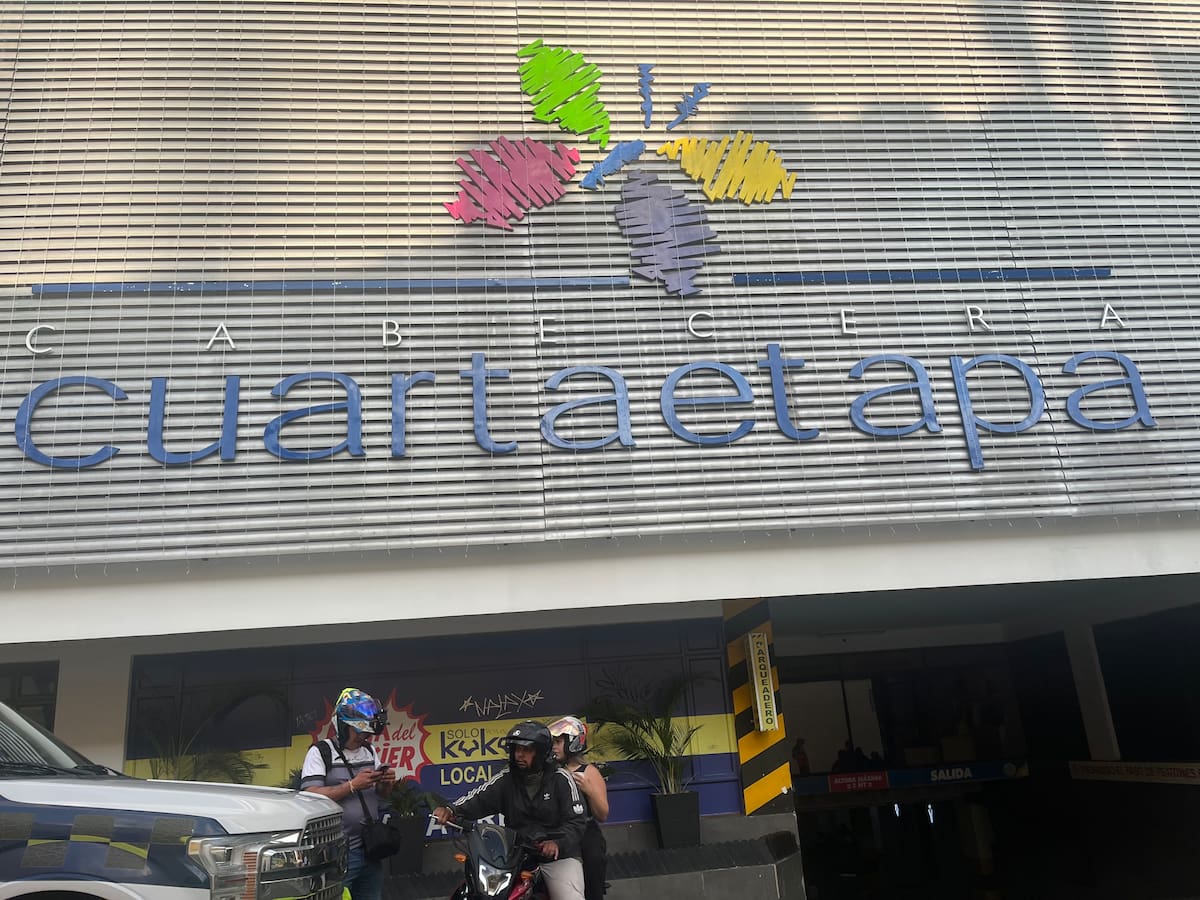 Tiroteo tras intento de robo en centro comercial de Bucaramanga deja un policía muerto y capturas