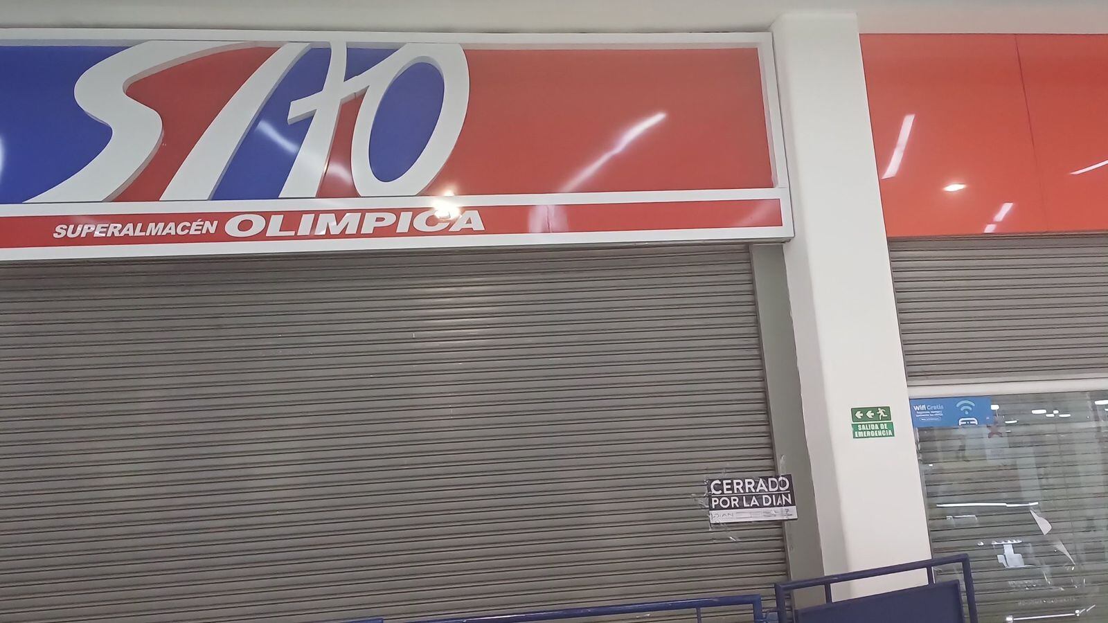 Cierre temporal del almacén Olímpica del centro comercial portal 80. Foto: cortesía.