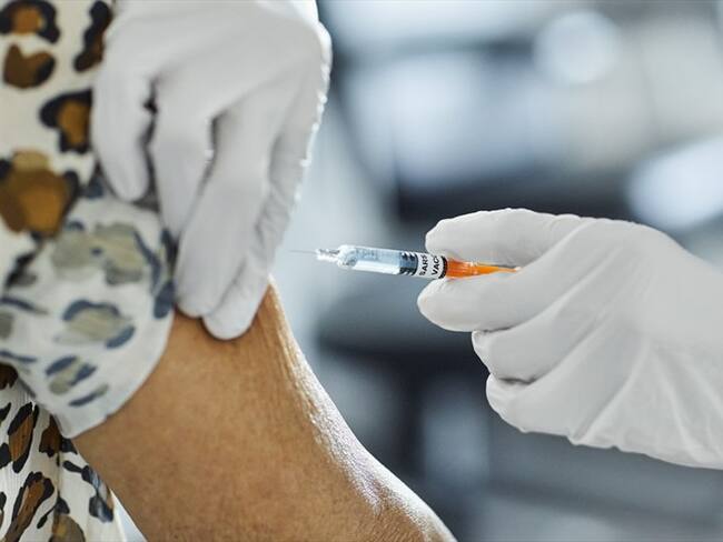 Pasaporte COVID en Colombia: ¿cuáles son los obstáculos ante una posible implementación?