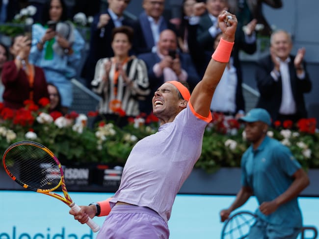 MADRID, 29/04/2024.- El tenista Rafa Nadal celebra su victoria ante el argentino Pedro Cachín en su partido del Mutua Madrid Open, este lunes en la Caja Mágica de Madrid. EFE/JuanJo Martín
