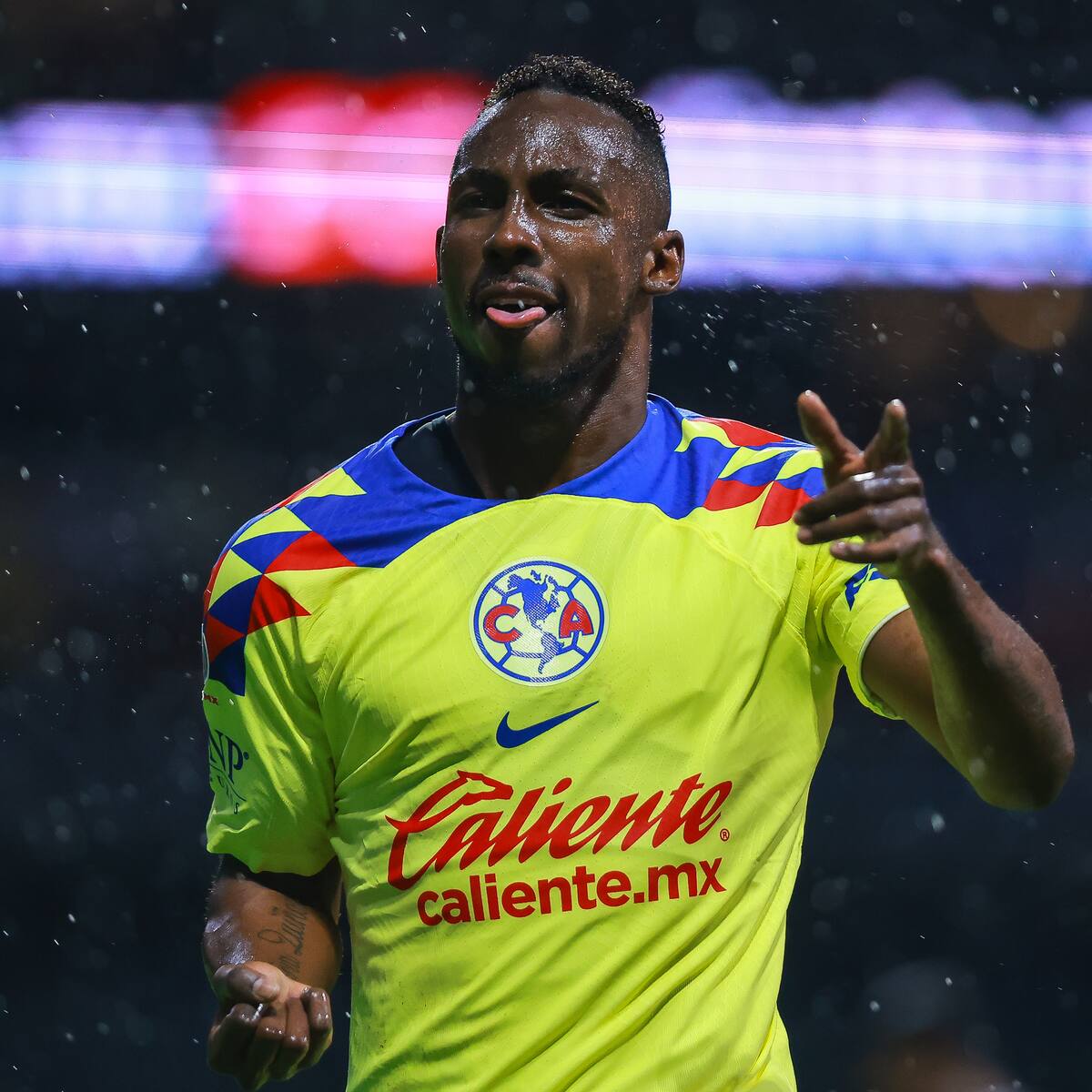 México convocó al colombiano Julián Quiñones para buscar pase a Copa América 2024
