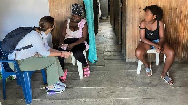 La directora del Instituto habló con los familiares de la menor asesinada en Guapi . Foto: ICBF