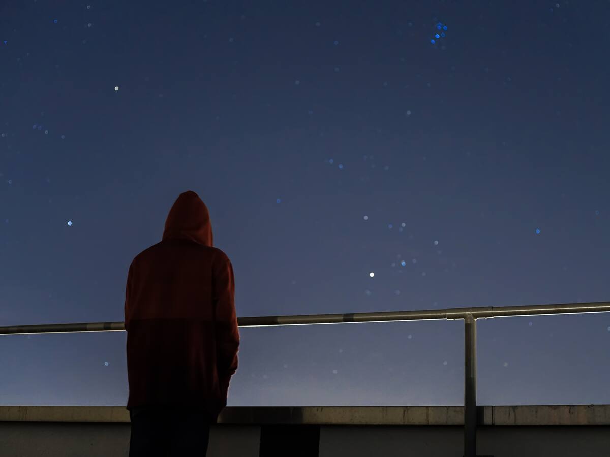 Paramédico rescató a una menor que intentó lanzarse de un puente en Cali