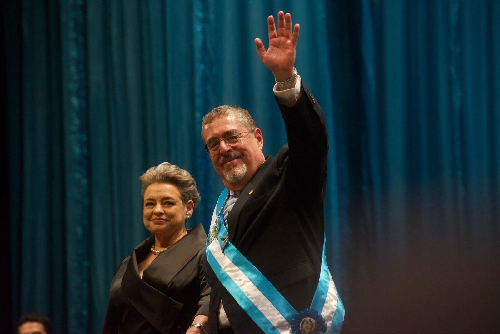 Bernardo Arévalo de León se posesiona como nuevo presidente de Guatemala.