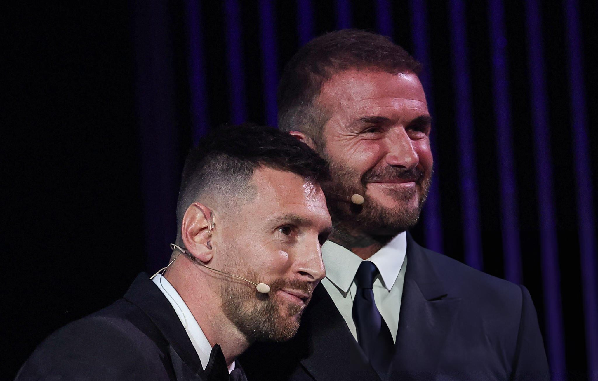 Lionel Messi y David Beckham el 30 de octubre de 2023 en la gala del Balón de Oro. FOTO: FRANCK FIFE/AFP