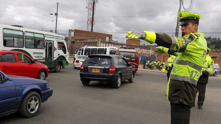 Por exceso de velocidad, lluvias e imprudencia, este puente festivo ha sido uno de los más accidentados en las principales vías del país en los últimos años.. Foto: Colprensa