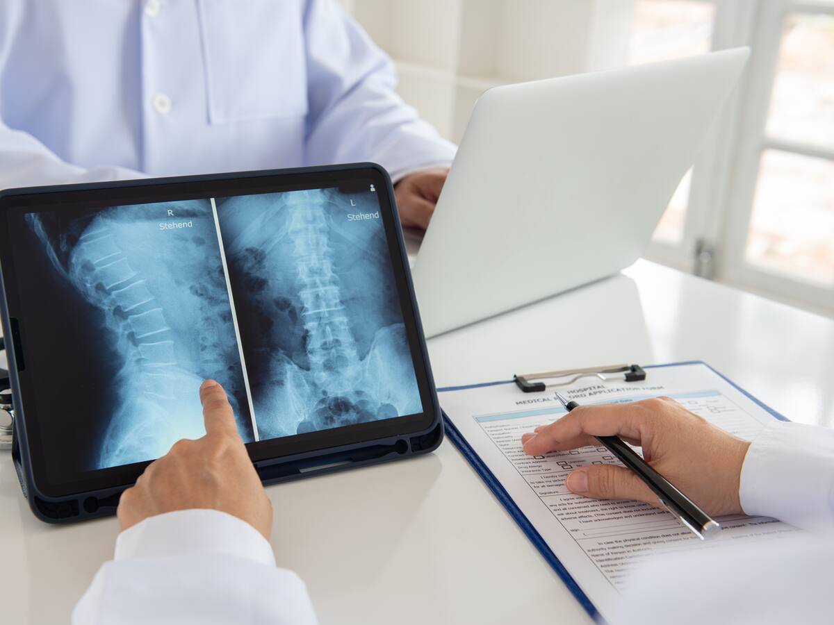 El colombiano Sergio Hernández, uno de los científicos detrás del implante que permite a paralíticos caminar