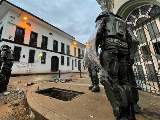 La Policía Nacional custodió el Centro Histórico, ante los ataques a la infraestructura pública y privada . Foto: Carlos Cerón La W