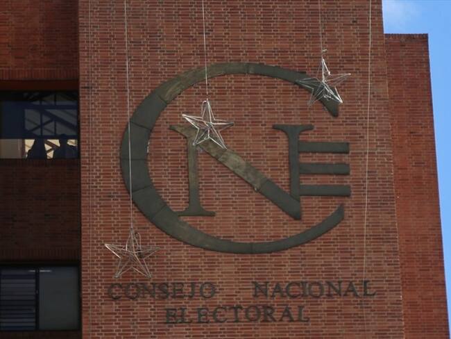 Los partidos con más candidatos investigados son el Partido Conservador con 1.346 y el partido Colombia Renaciente con 1.261. Foto: Colprensa