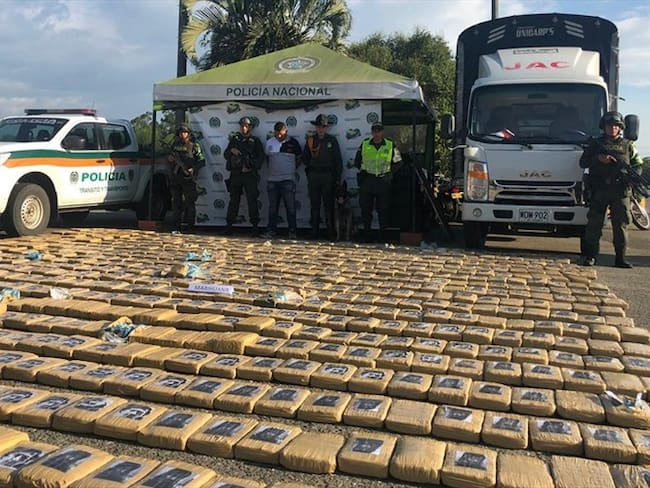 En total fueron hallados 1.562 paquetes contramarcados con los rostros de Pablo Escobar y Osama bin Laden. Foto: Policía Nacional