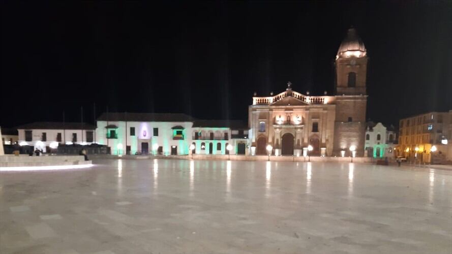 Las autoridades piden utilizar bufandas, tapabocas y abrigos sobre todo las personas que requieren mayor protección.. Foto: La W