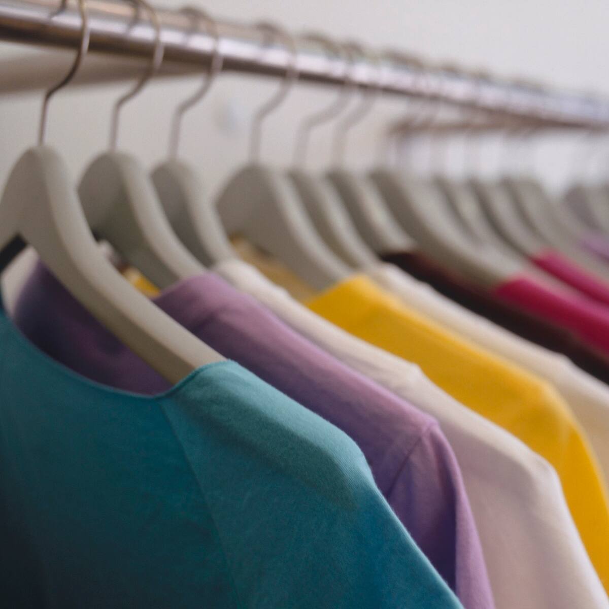 Gobierno propone subir al 40 % el arancel para ropa que llegue del extranjero