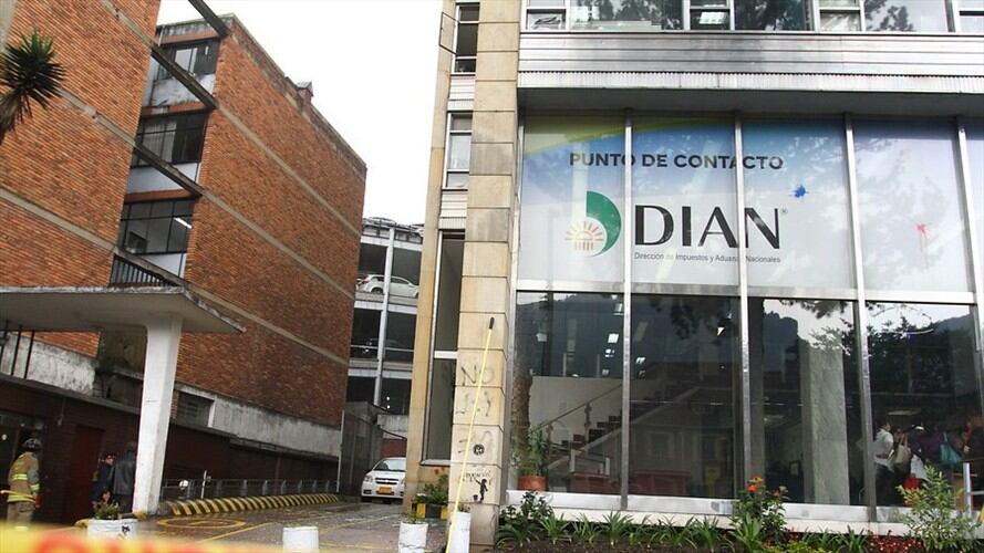 La Dirección de Impuestos y Aduanas Nacionales, advirtió de nuevo a la ciudadanía del envío de mensajes fraudulentos a nombre de la entidad. Foto: Colprensa