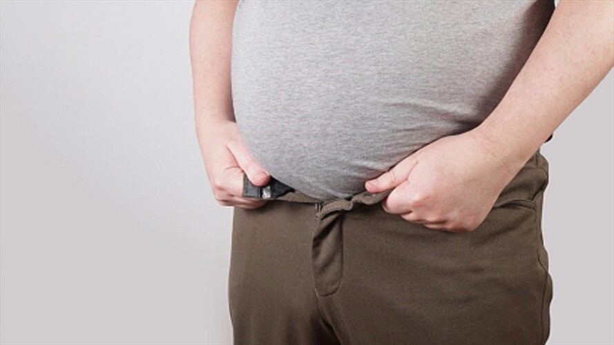 De acuerdo a una investigación los hombres con barriga pueden durar hasta 5 minutos más que un hombre delgado.. Foto: Getty Images