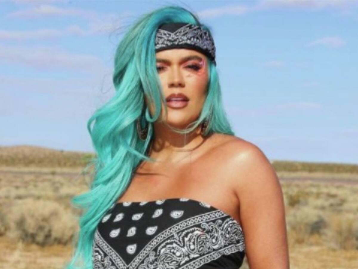 “Me aburrí de la jeepeta”: Karol G presumió el lujoso Ferrari que se compró