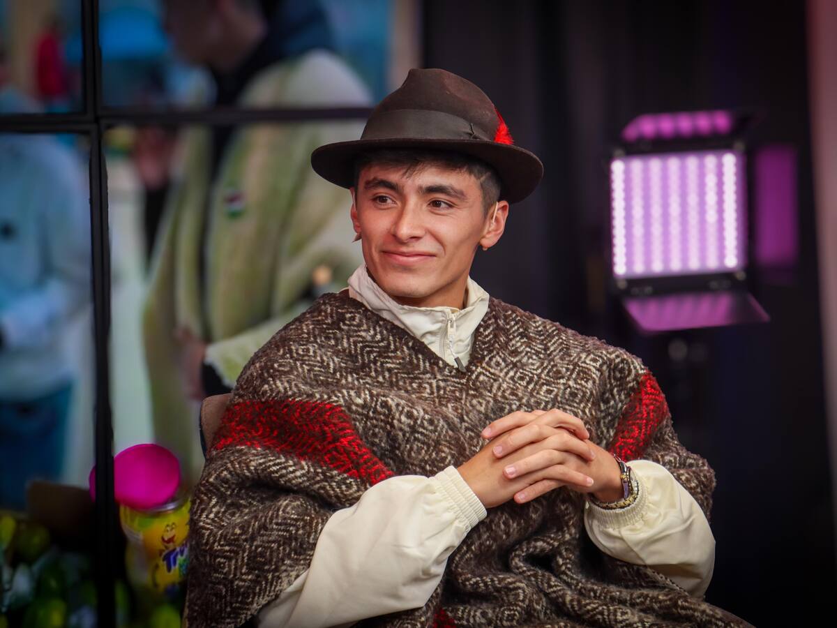 “Mi misión es ayudar, cumplir sueños y sacar una sonrisa”: Julián Pinilla, ‘el chico de la ruana’