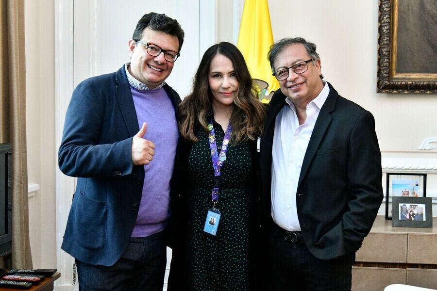 Nórida Rodríguez, nueva directora de RTVC, junto a Hollman Morris y el presidente Gustavo Petro. Foto: Colprensa.