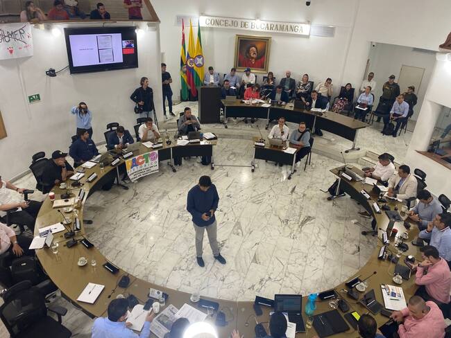 Acalorado debate de control político a la Unidad de Bienestar Animal de Bucaramanga. Foto: W Radio