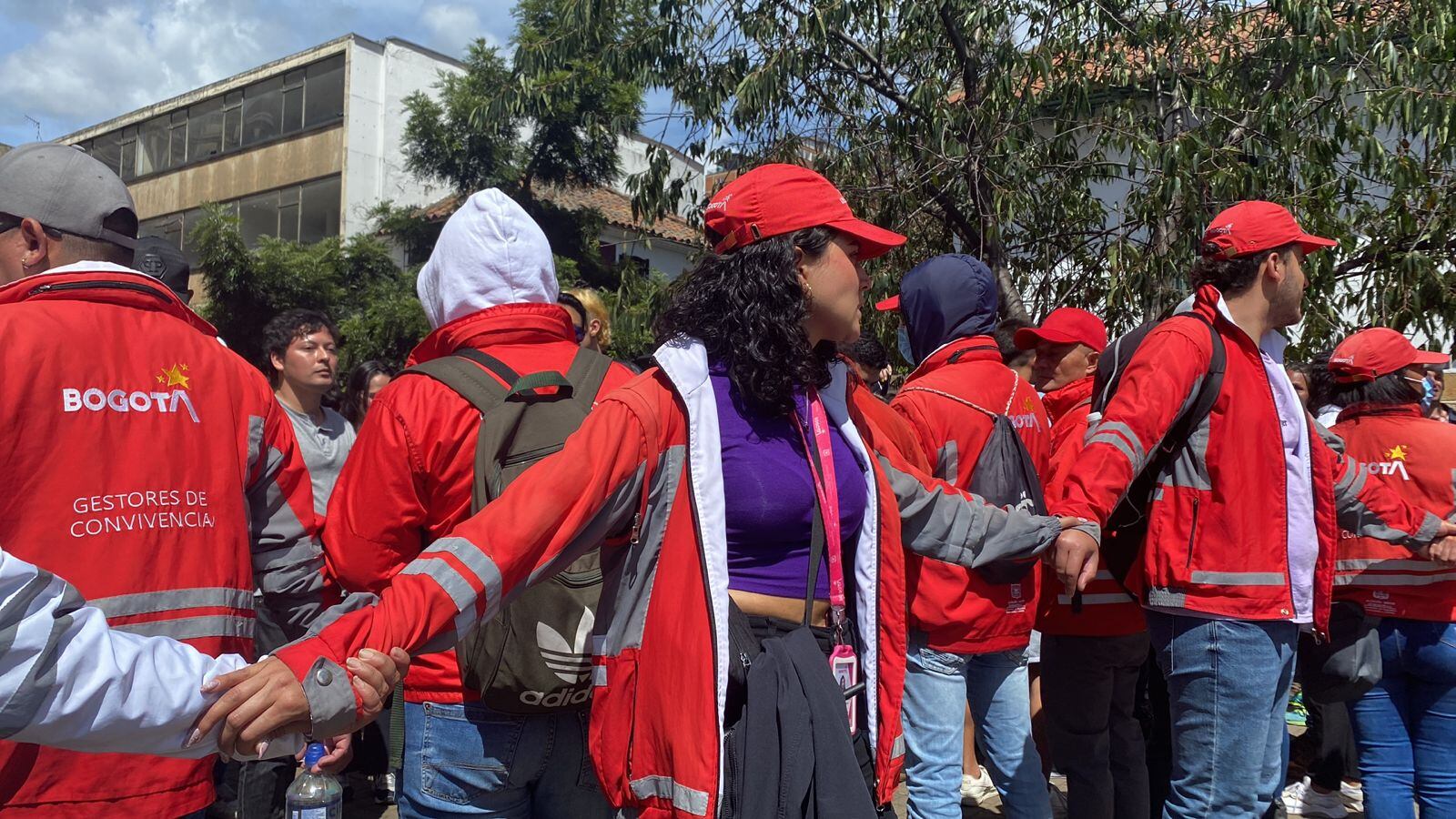 Cordón humanitario de gestores de convivencia en marchas del 26 de septiembre en Bogotá. Foto W Radio