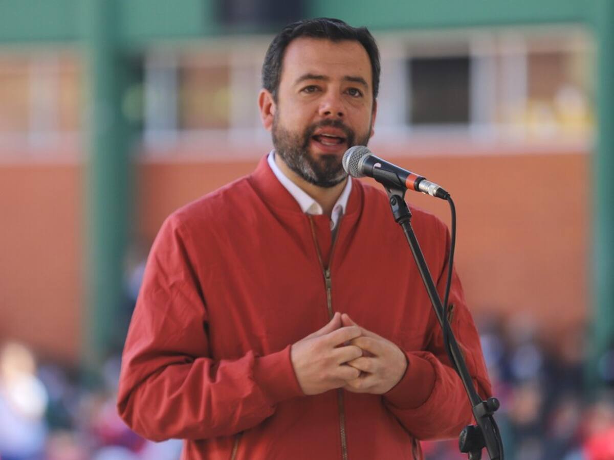 “Armas deben ser un monopolio de la fuerza pública”: Carlos F. Galán, alcalde de Bogotá