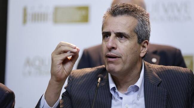 El senador del Partido Liberal, Luis Fernando Velasco insistió en la necesidad de derogar el Decreto 811 de 2020. Foto: Colprensa