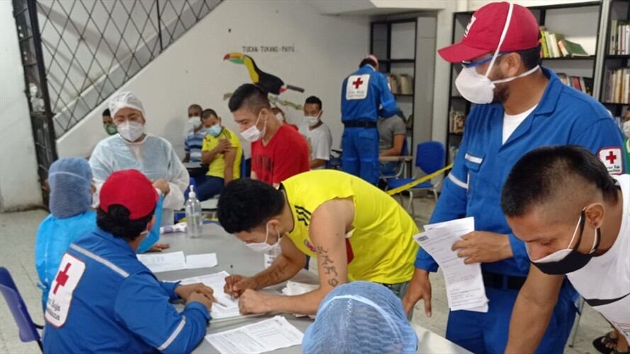 Vacunados los privados de la libertad de la cárcel de Leticia. Foto: Cortesía Laura Palomino