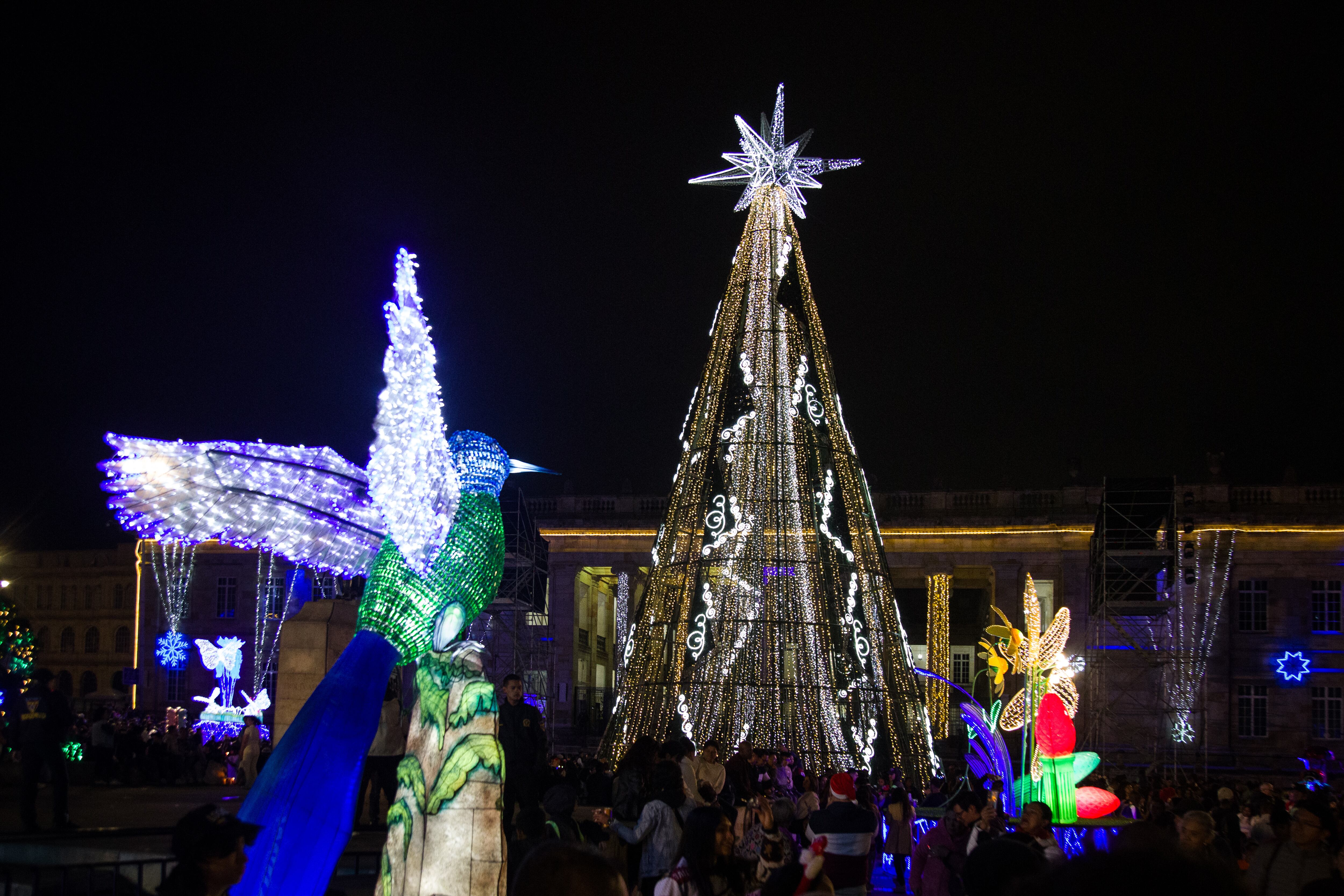 Plaza de Bolívar para celebrar la tradición de la noche velitas. (Colprensa - Catalina Olaya)