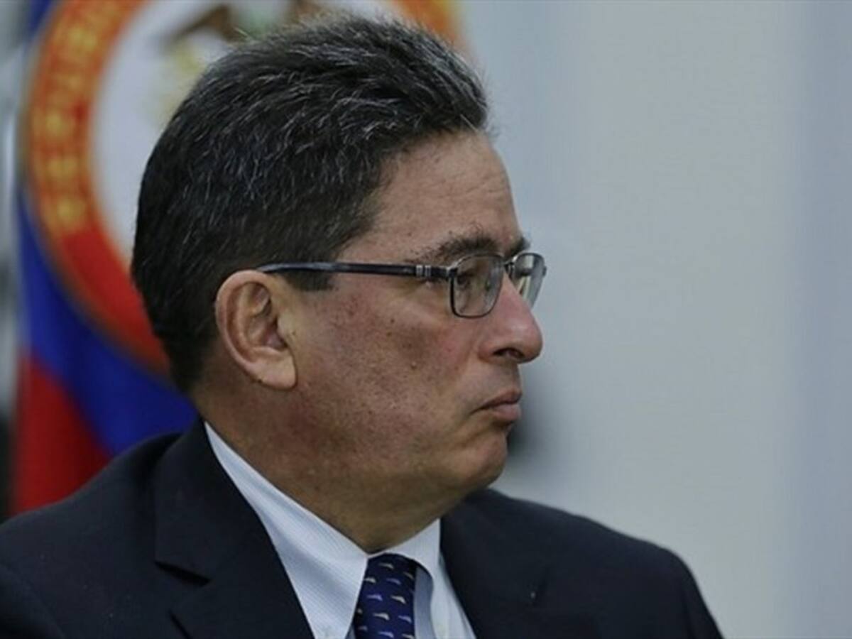 Carrasquilla es un negociante corrupto y no puede estar en el MinHacienda: Robledo