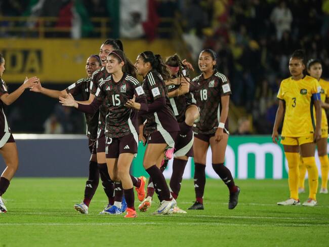 AME5403. BOGOTÁ (COLOMBIA), 03/09/2024.- Jugadoras de México celebran un gol este martes, en un partido del grupo A de la Copa Mundial Femenina sub-20 entre las selecciones de México y Australia en el estadio de El Campín en Bogotá (Colombia). EFE/ Carlos Ortega