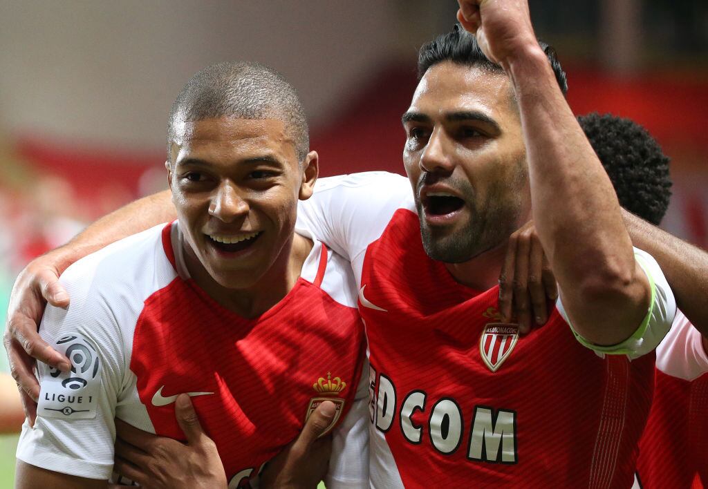 Kylian Mbappé (izquierda) y Radamel Falcao (derecha) en mayo de 2017. Foto: Getty Images.