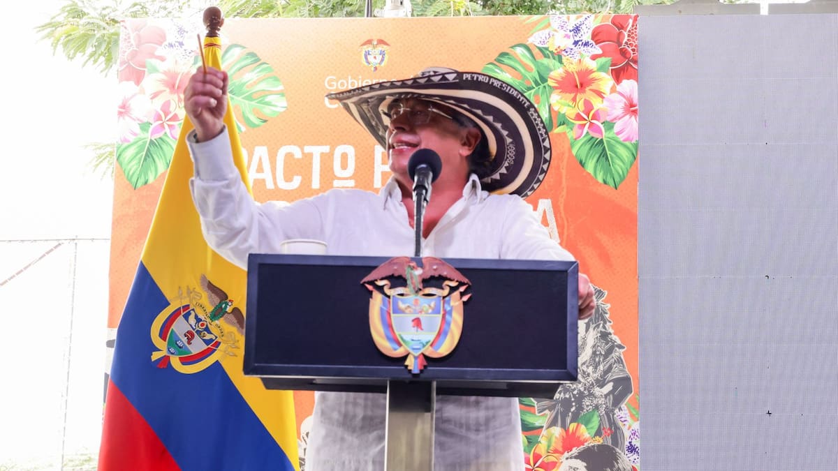 Interponen desacato contra Gustavo Petro: lo señalan de no retractarse de llamar “nazi” a influencer