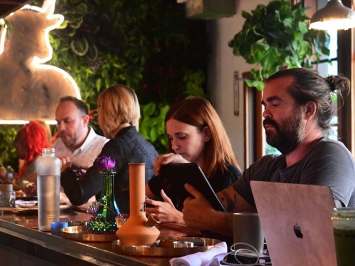 El primer café de cannabis de EE.UU. abre en Hollywood