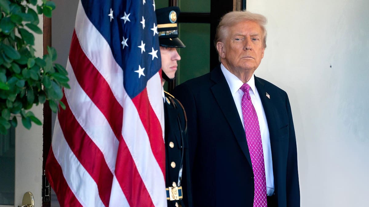 Trump impuso nuevos aranceles a camiones y autobuses importados