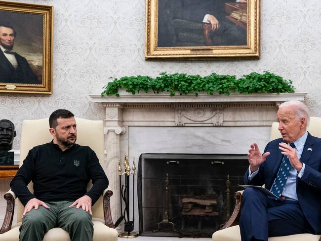 Joe Bidet y Volodymyr Zelensky FOTO: EFE/EPA/ALEXANDER DRAGO / POOL